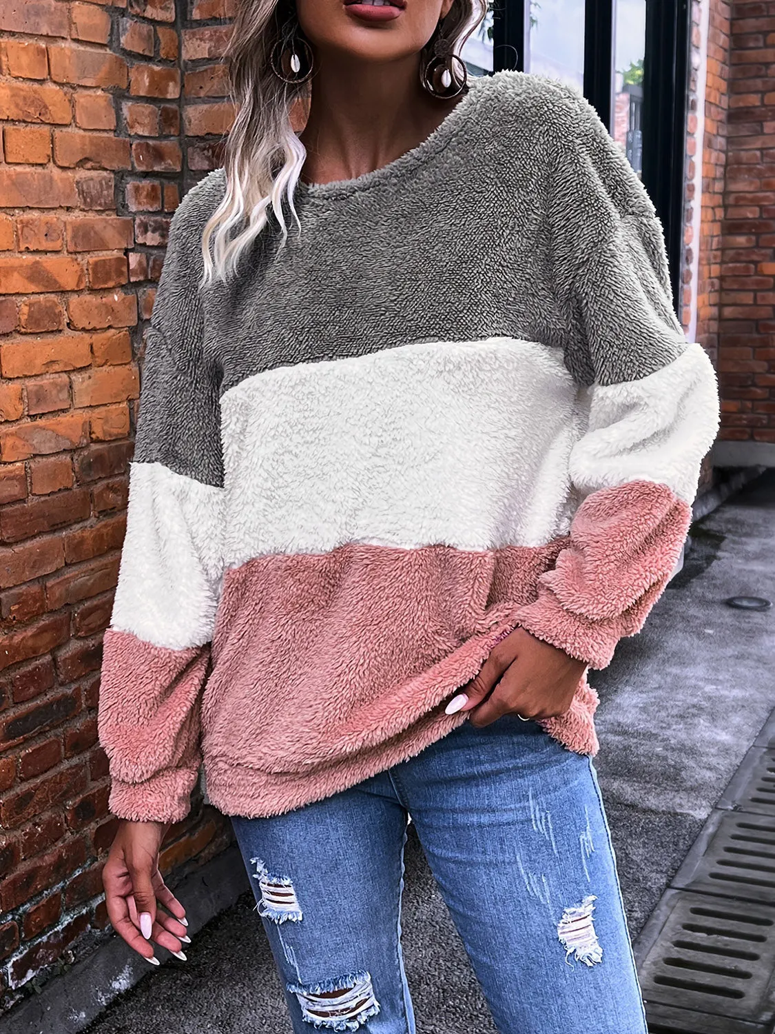 *APP EXCLUSIVE* Colorblock Teddy Sweatshirt