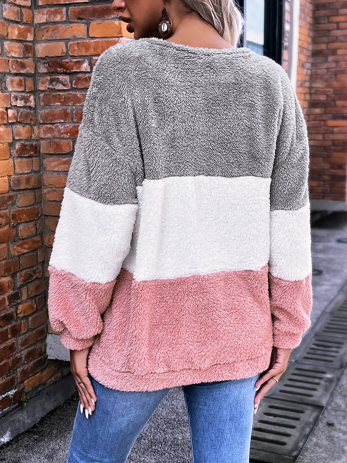 *APP EXCLUSIVE* Colorblock Teddy Sweatshirt