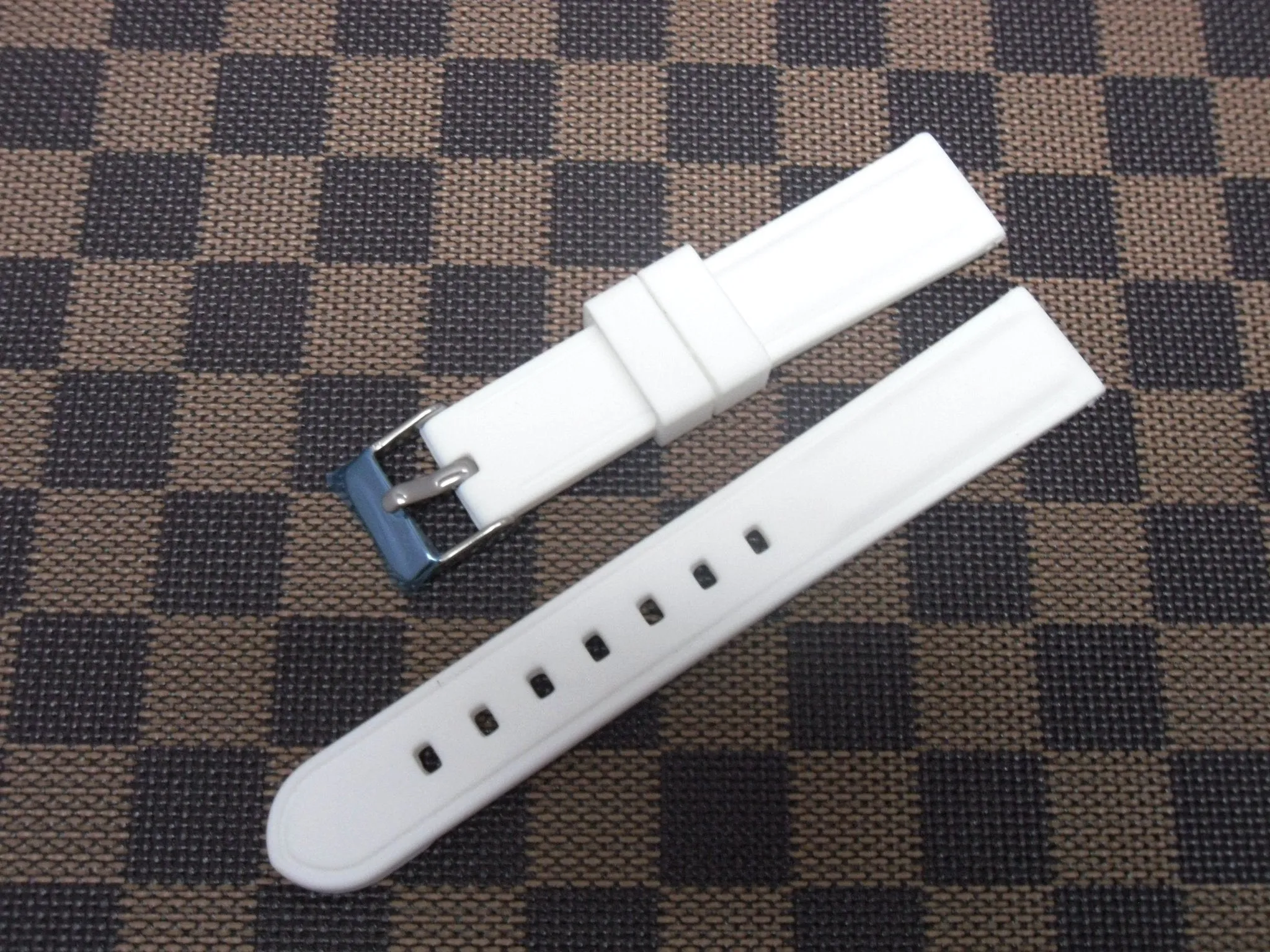 BEST QUALITY,SILICONE WATCH BAND WHITE COLOR 18MM, 20MM &  26MM