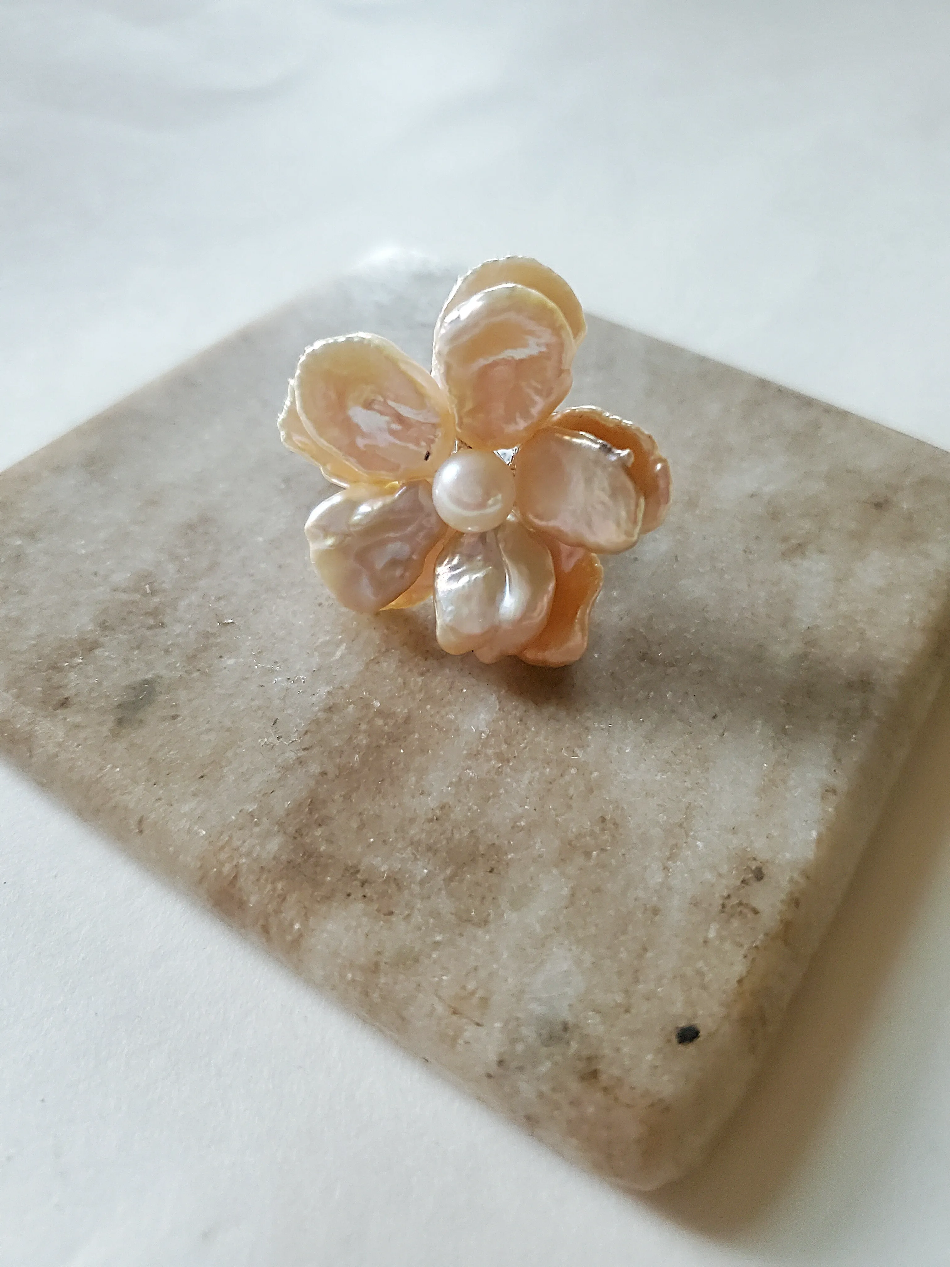 Vedazzling White Peach Pearl Ring