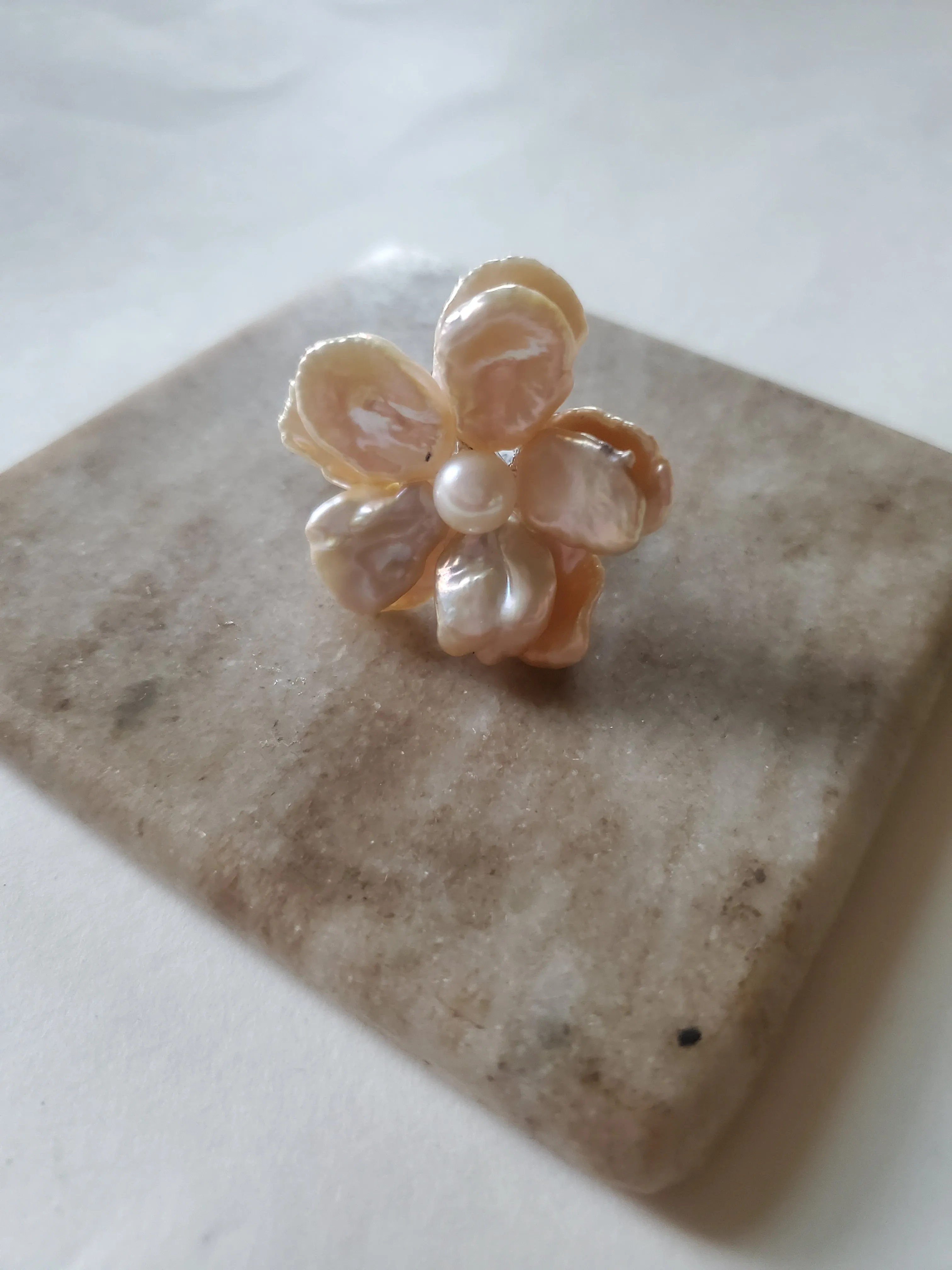 Vedazzling White Peach Pearl Ring